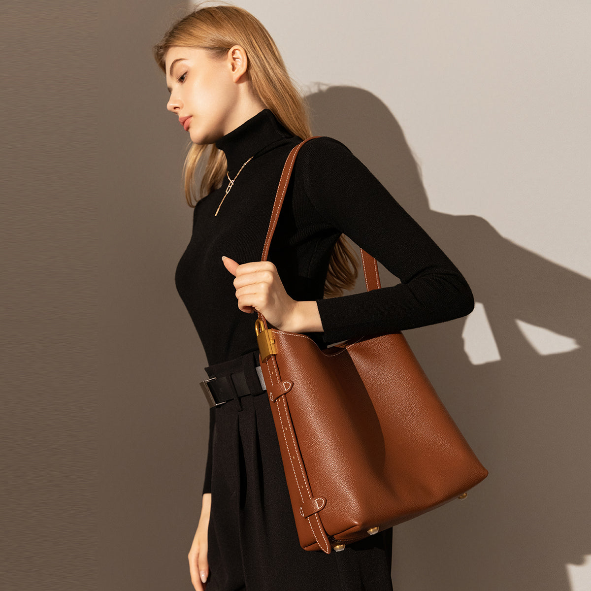 Essential Leather Bucket Bag Cilela