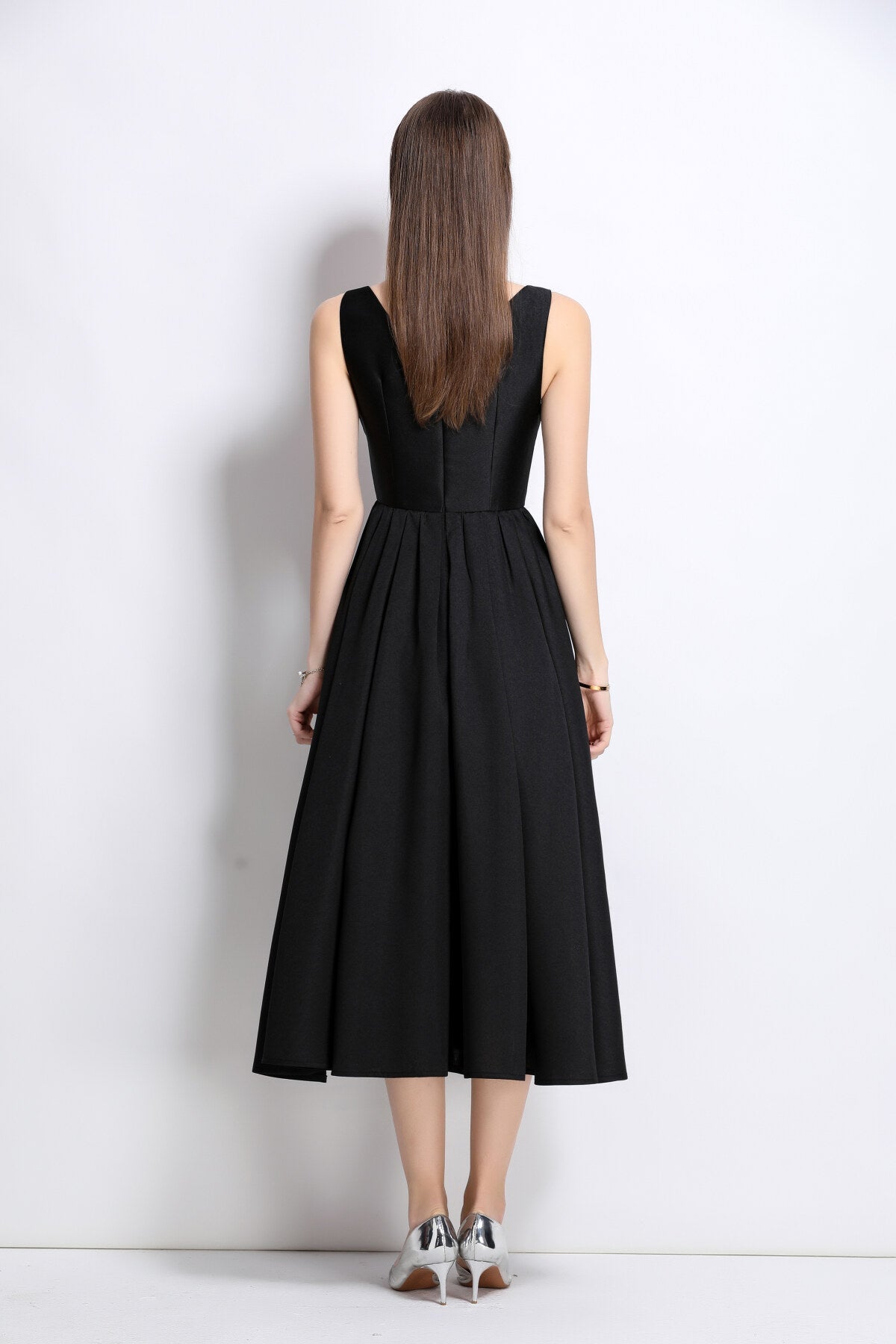 Elegant Fitted Midi V-Neck Dress DZA