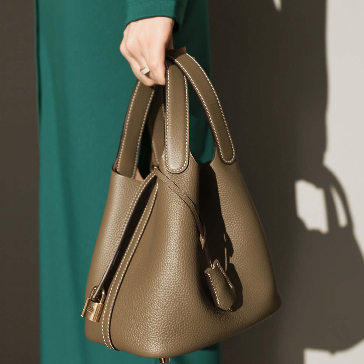 Bucket Tote Bag with Lock Cilela