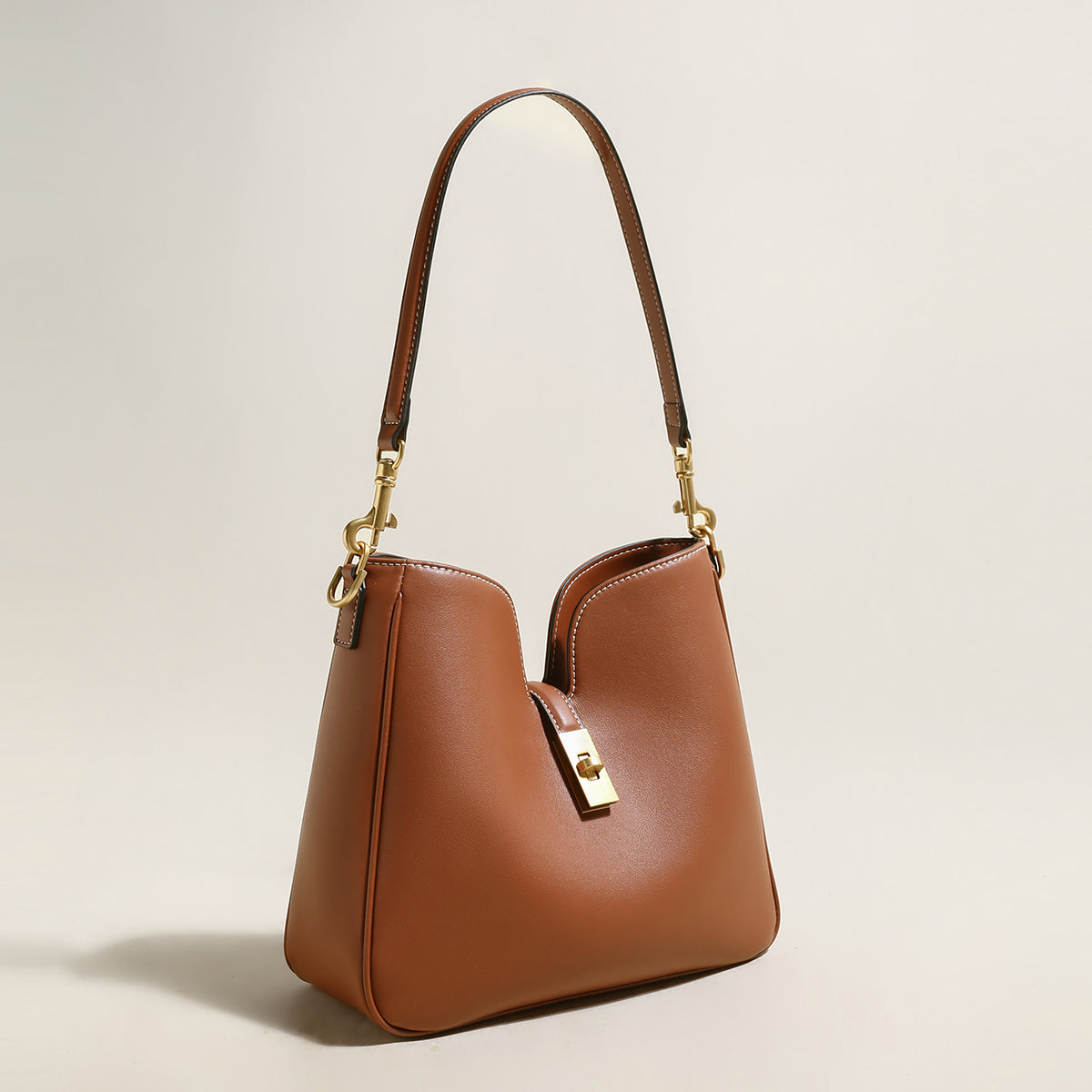 Scallop Leather Tote Cilela
