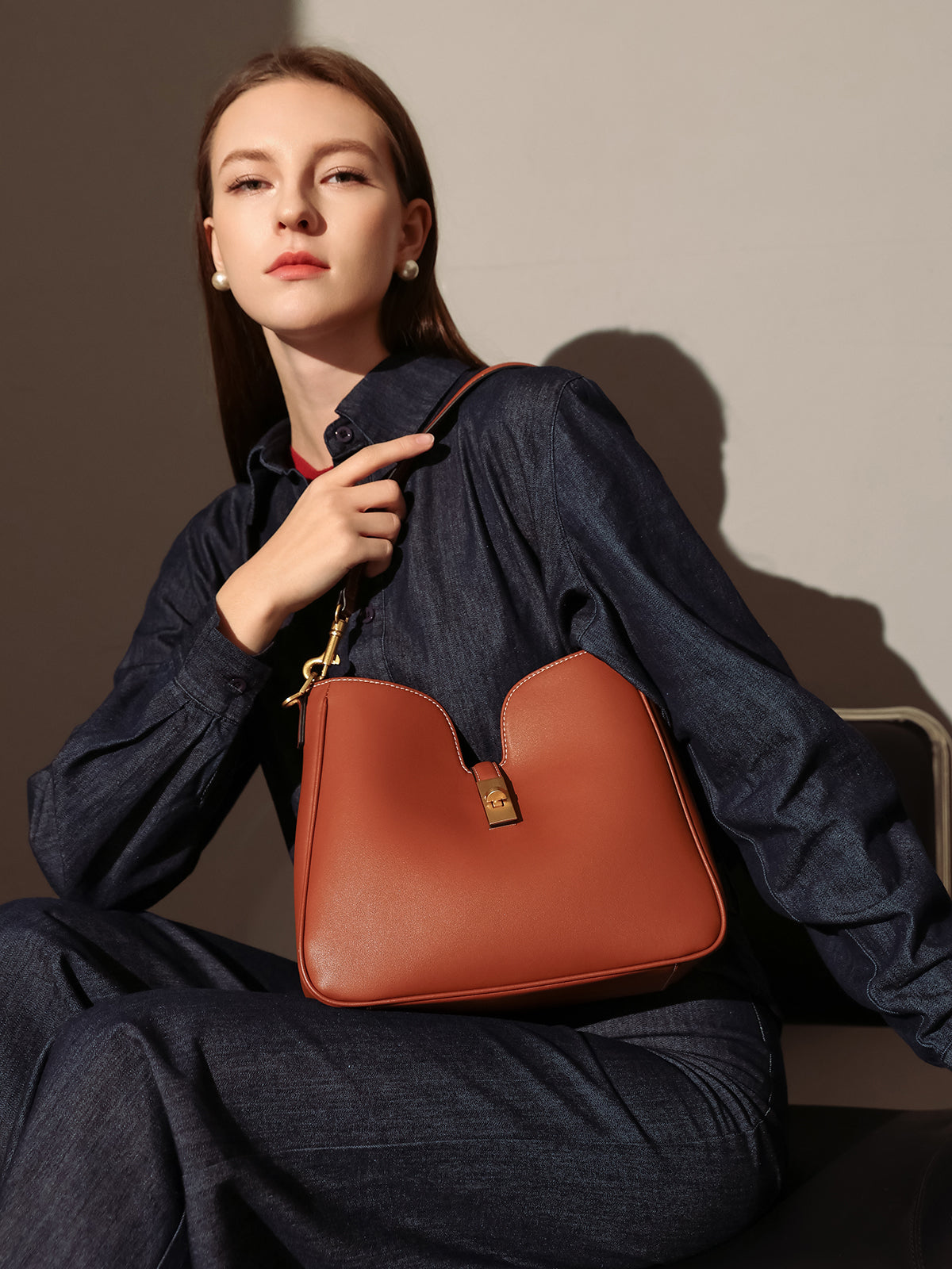 Scallop Leather Tote Cilela