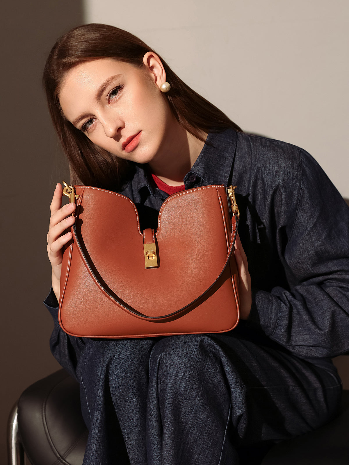 Scallop Leather Tote Cilela