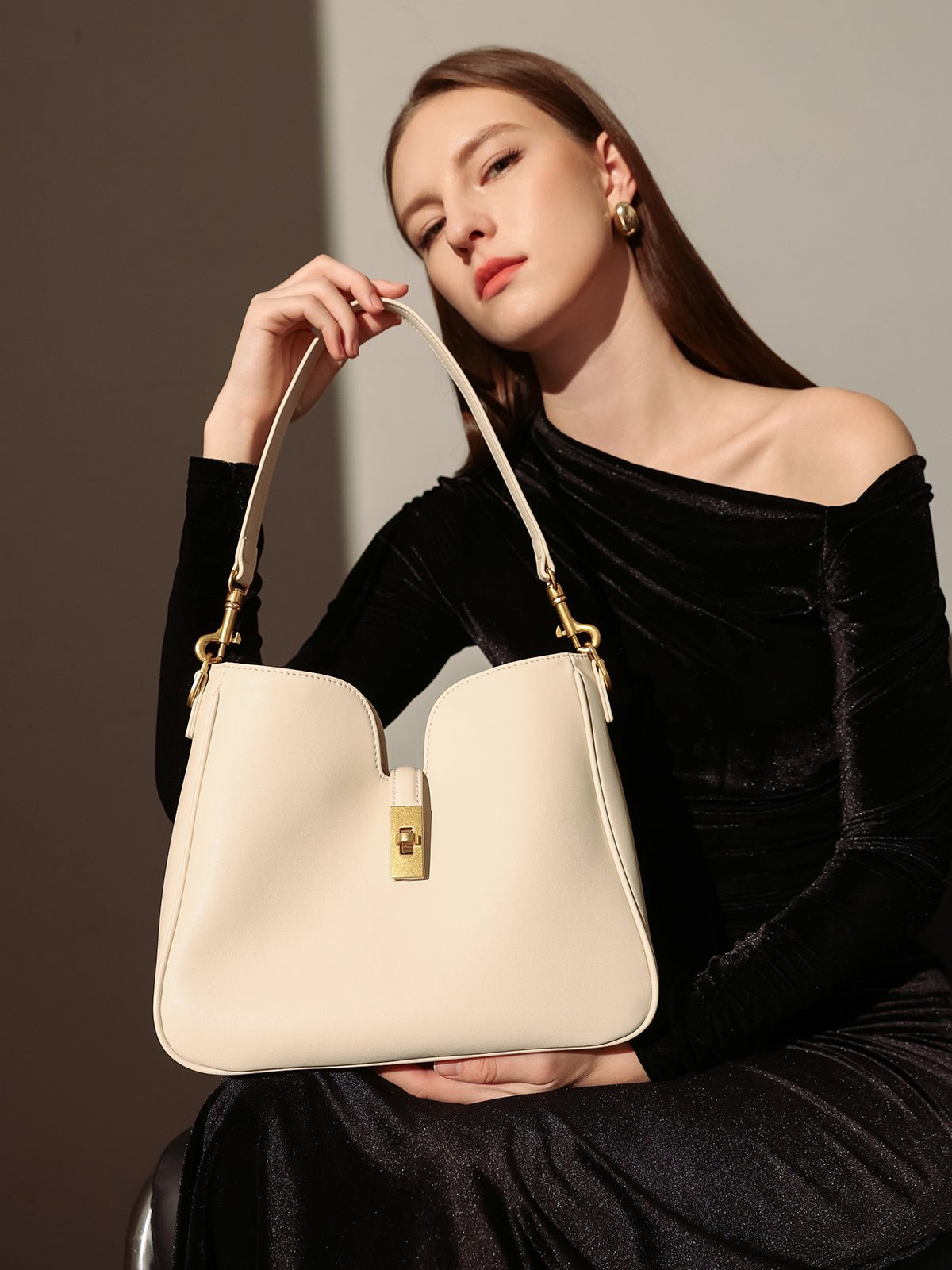 Scallop Leather Tote Cilela