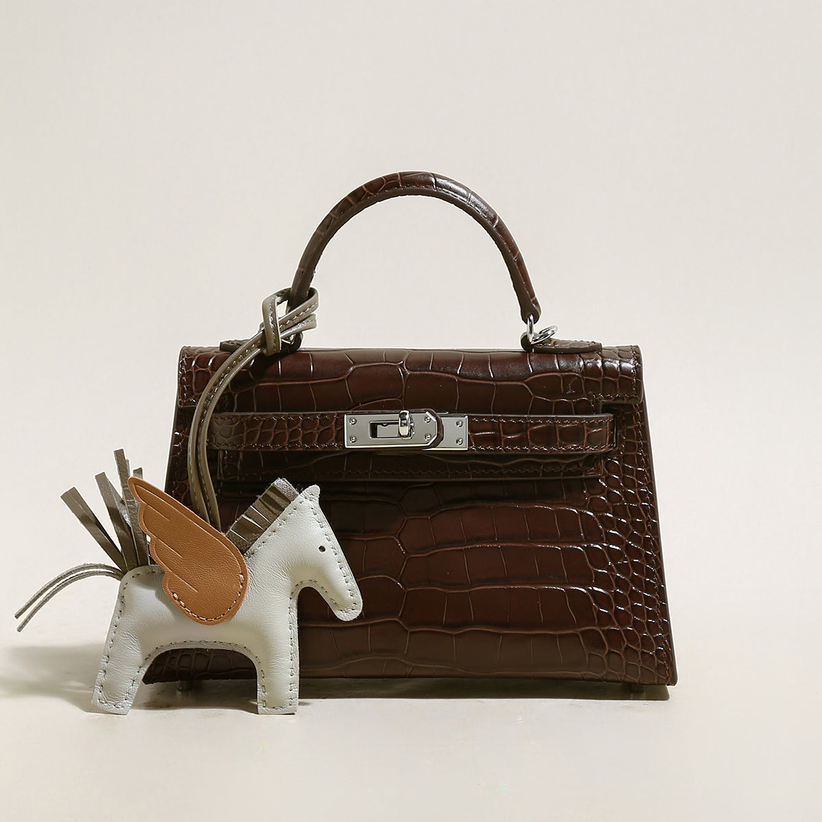 Swift Structured Leather Top Handle Bag Cilela