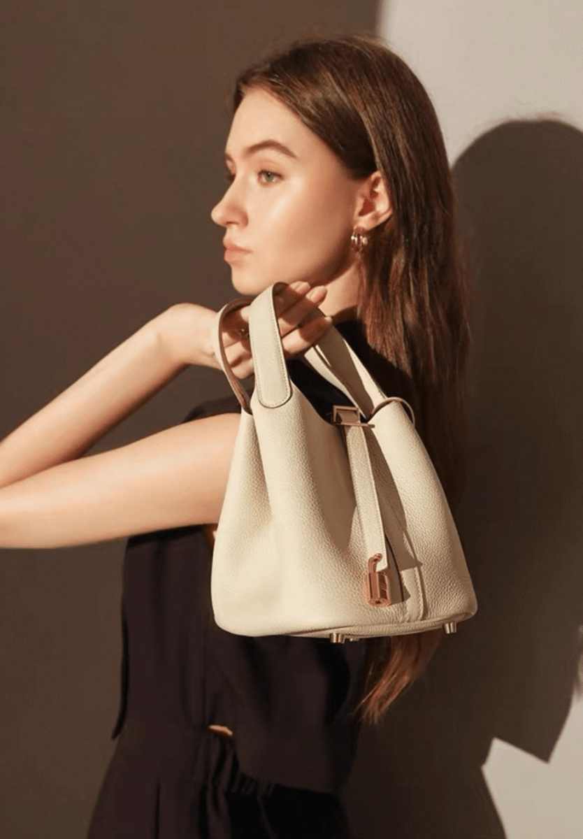 Bucket Bag mit Schloss | Geschmeidiges Volumen in strukturiertem TC - Vollrindleder - Giovanni Battaglia