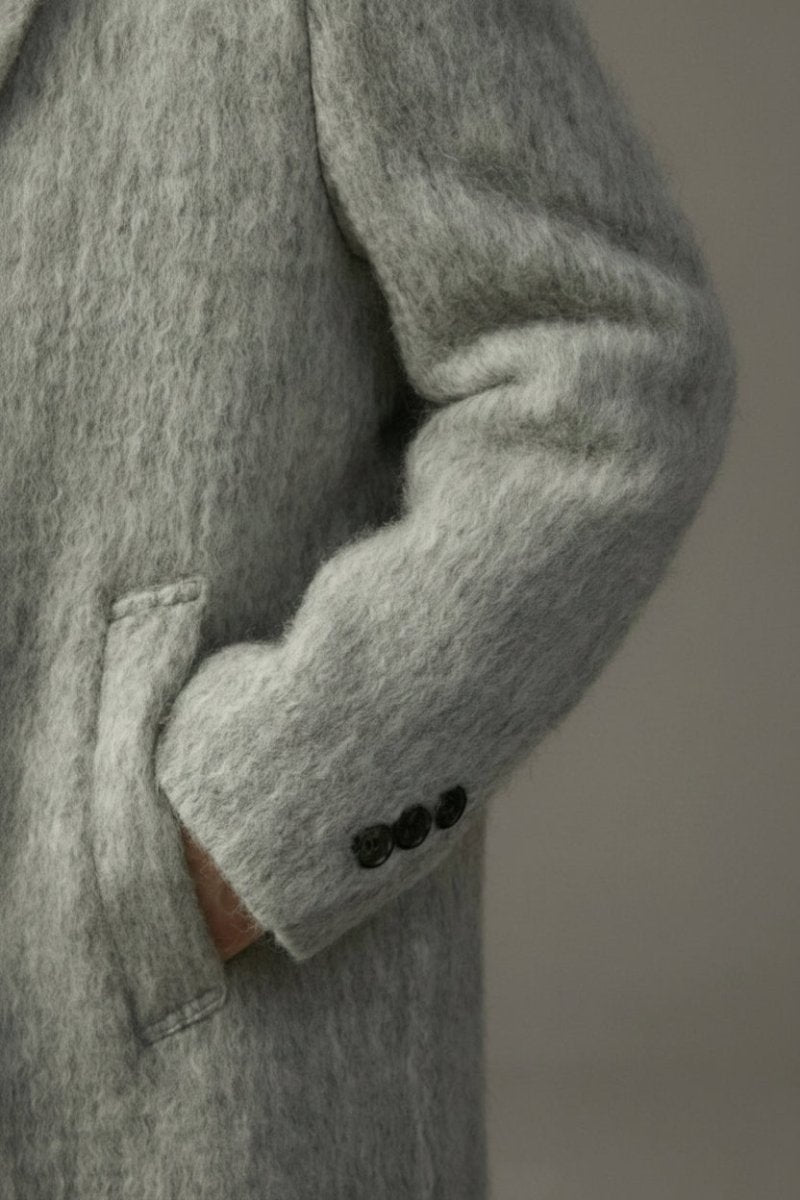 „Château d'eau“ Schwerer Waterwave - Mantel aus Schurwolle | Langschrittiger, wattierter Herrenmantel - Giovanni Battaglia