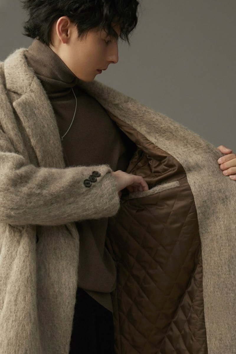 „Château d'eau“ Schwerer Waterwave - Mantel aus Schurwolle | Langschrittiger, wattierter Herrenmantel - Giovanni Battaglia