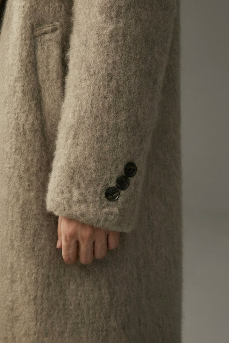 „Château d'eau“ Schwerer Waterwave - Mantel aus Schurwolle | Langschrittiger, wattierter Herrenmantel - Giovanni Battaglia