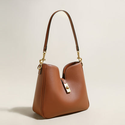Scallop Leather Tote Cilela